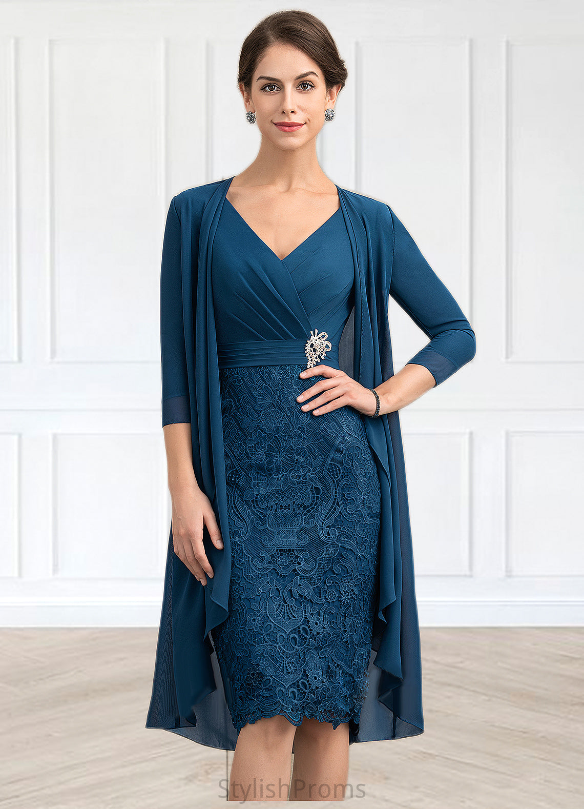 Finley Sheath/Column V-neck Knee-Length Chiffon Lace Mother of the Bride Dress With Crystal Brooch HQ126P0014972