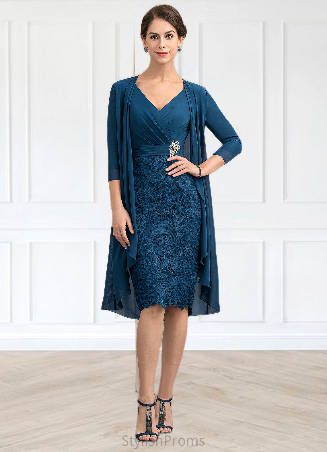 Finley Sheath/Column V-neck Knee-Length Chiffon Lace Mother of the Bride Dress With Crystal Brooch HQ126P0014972