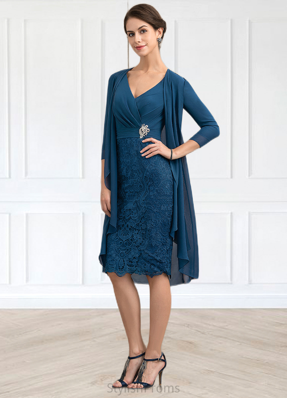 Finley Sheath/Column V-neck Knee-Length Chiffon Lace Mother of the Bride Dress With Crystal Brooch HQ126P0014972