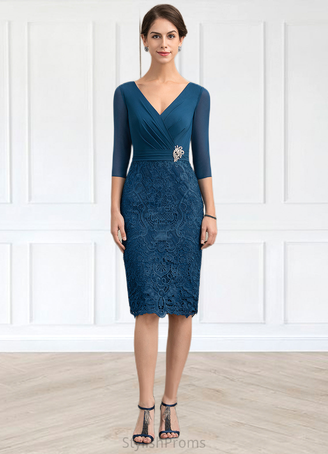 Finley Sheath/Column V-neck Knee-Length Chiffon Lace Mother of the Bride Dress With Crystal Brooch HQ126P0014972