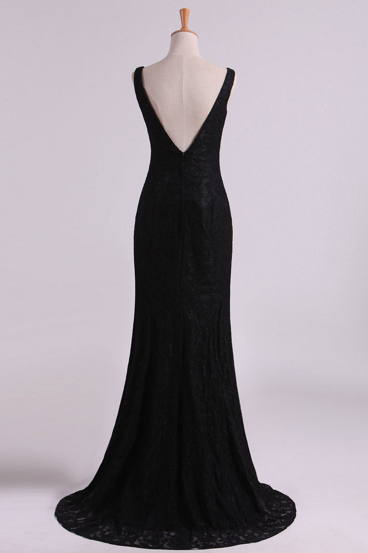 2024 Black Lace Evening Dresses V Neck Open Back Sweep Train Sheath