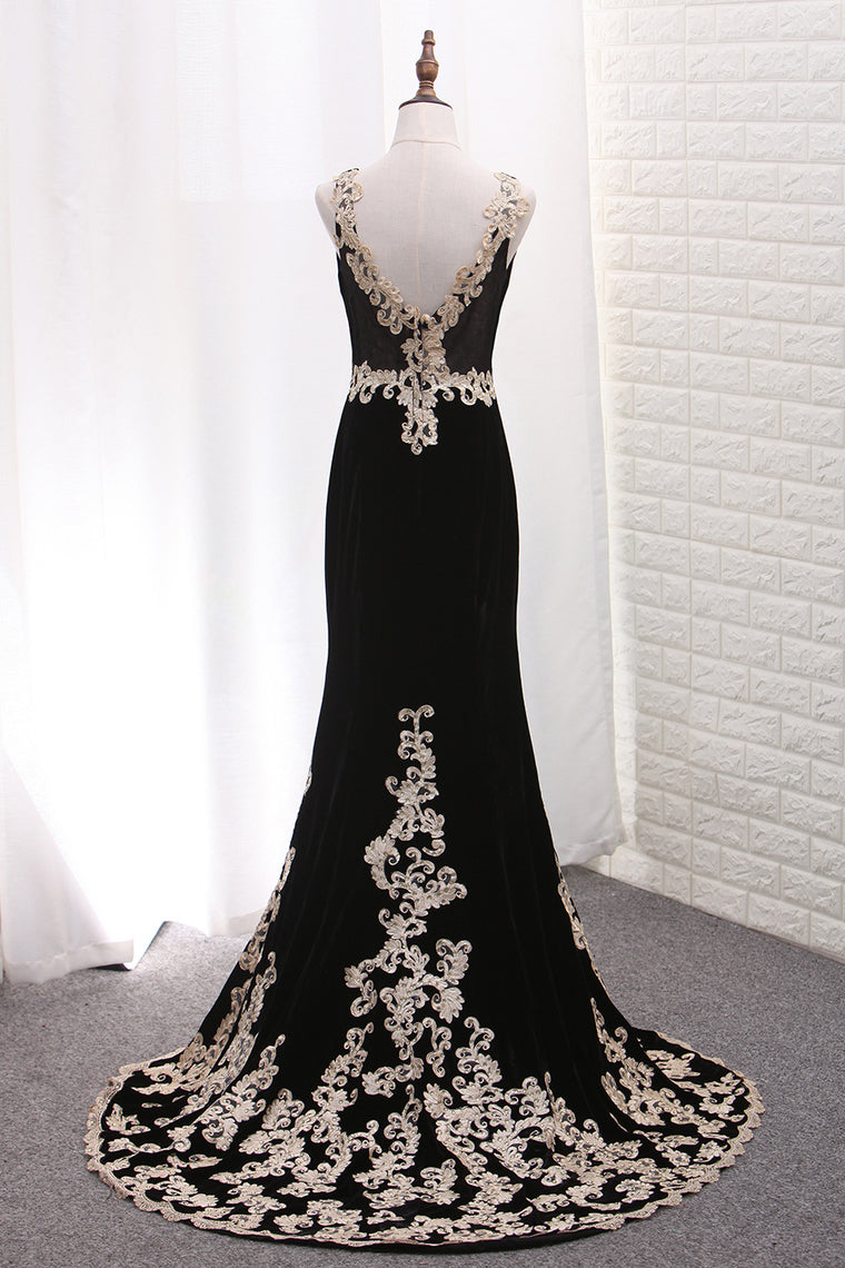 2024 V Neck Mermaid Velvet Evening Dresses With Applique Sweep Train