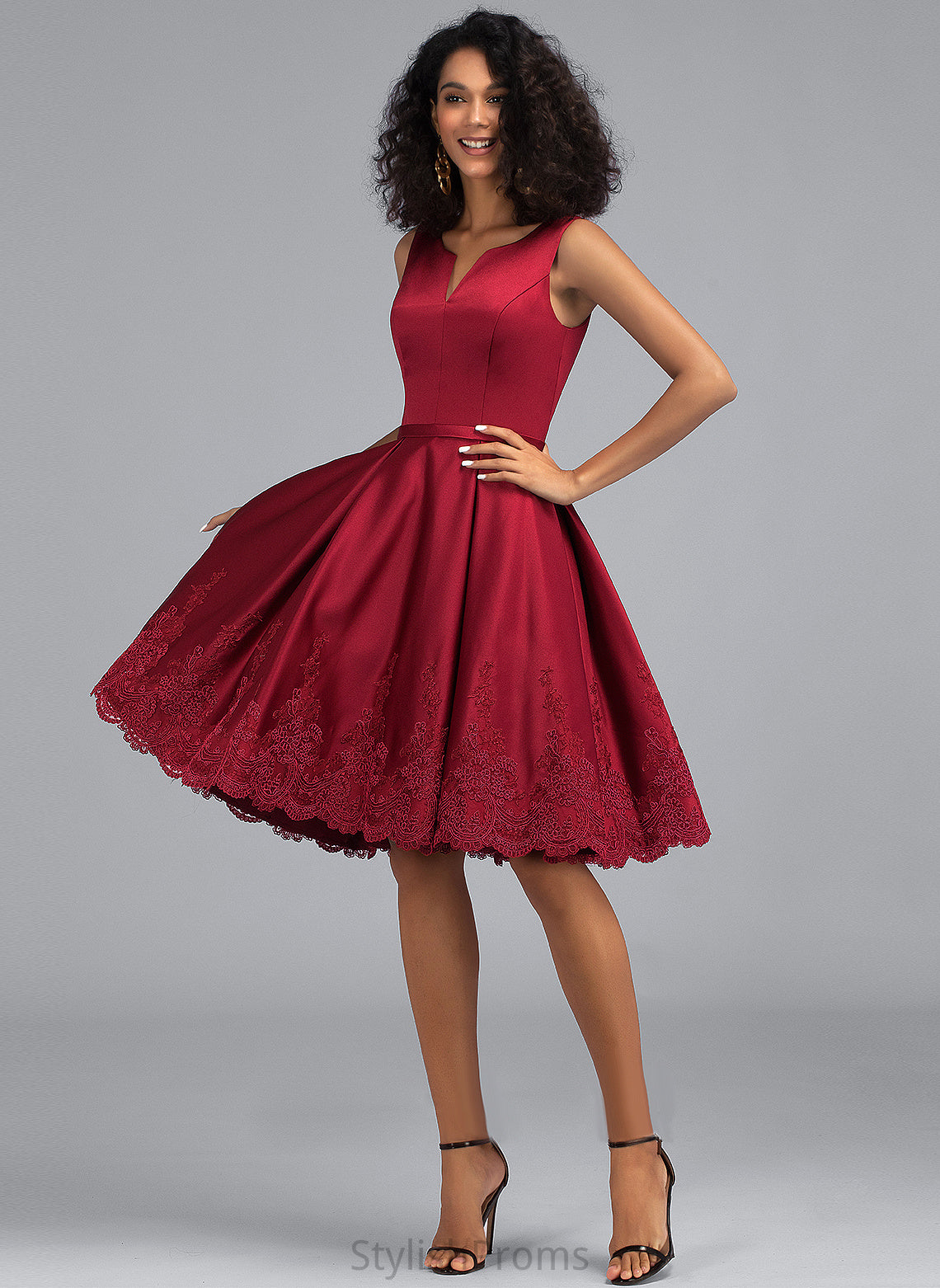 Knee-Length Dress Lindsey Cocktail Dresses Satin With Cocktail Appliques V-neck Lace A-Line