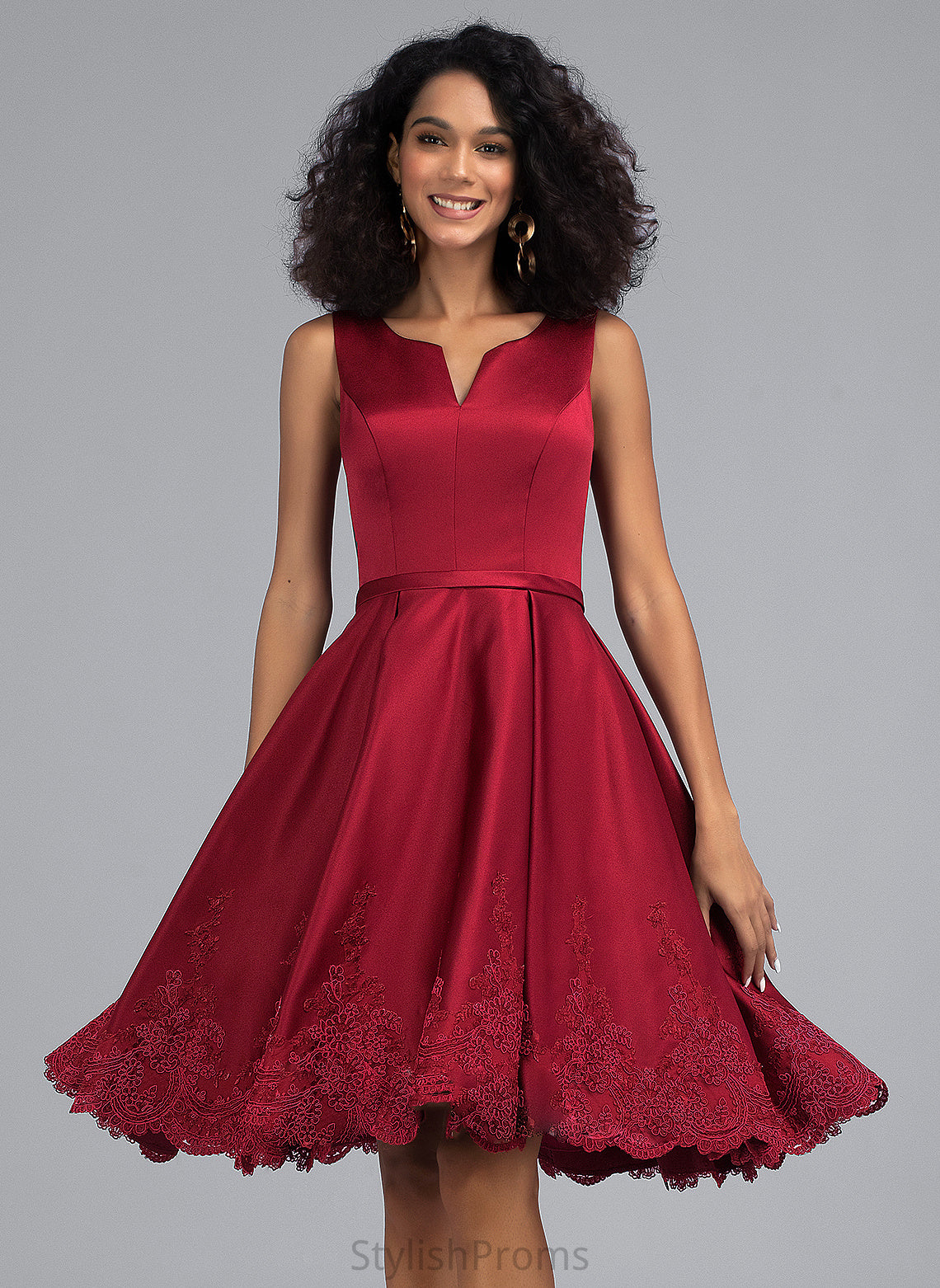 Knee-Length Dress Lindsey Cocktail Dresses Satin With Cocktail Appliques V-neck Lace A-Line