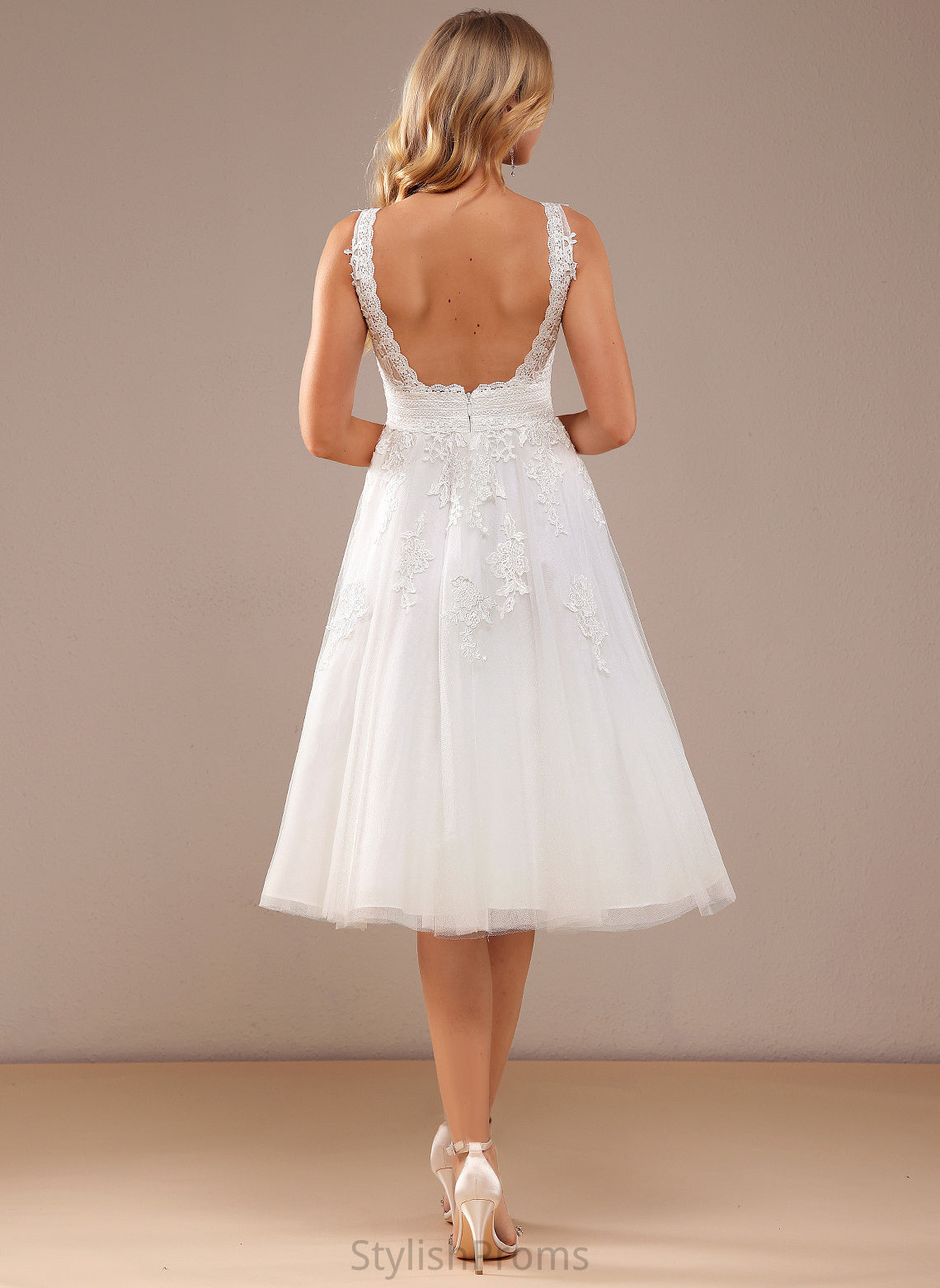 V-neck A-Line Knee-Length Arely Lace Wedding Dresses Tulle Wedding Dress