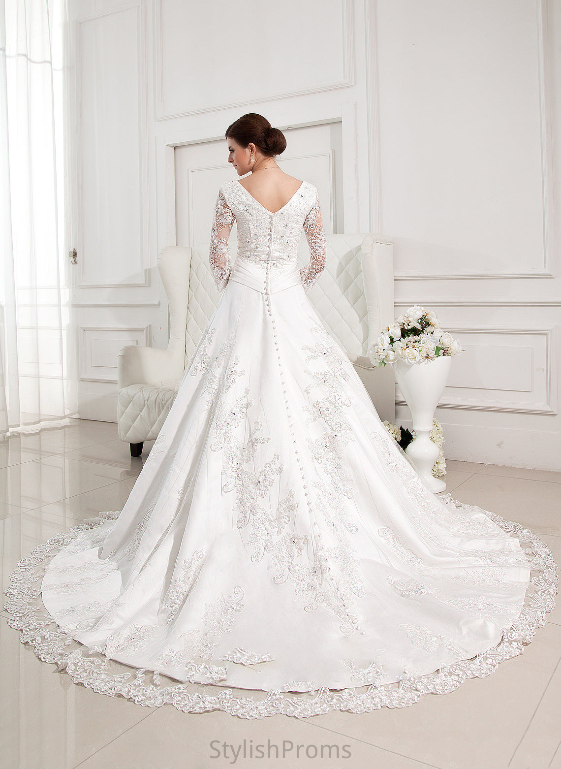 Ball-Gown/Princess Alyvia Appliques With Train Wedding Dresses Wedding Satin Dress V-neck Beading Chapel Lace