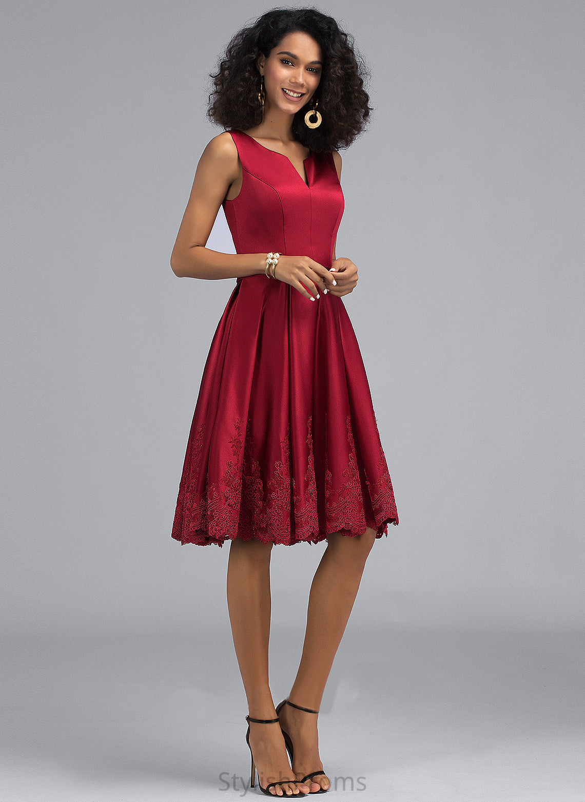 Knee-Length Dress Lindsey Cocktail Dresses Satin With Cocktail Appliques V-neck Lace A-Line