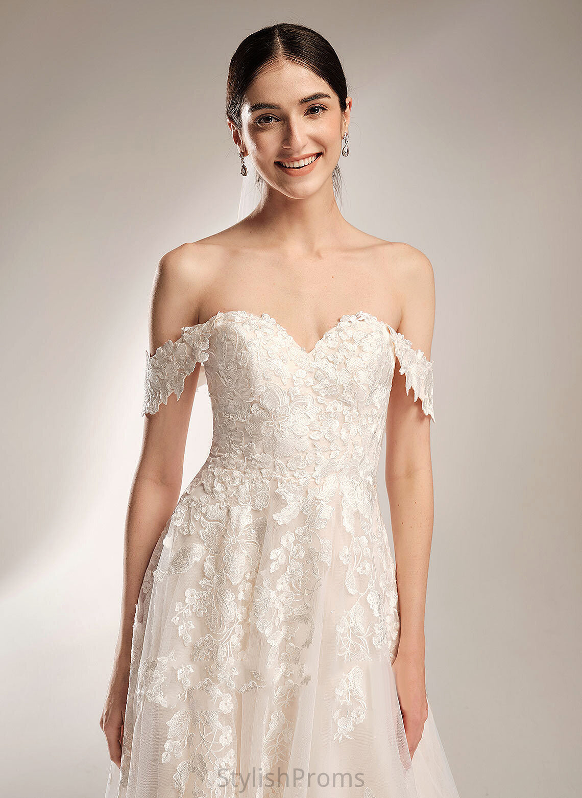 Tulle Ball-Gown/Princess Lace Off-the-Shoulder Dress Wedding Wedding Dresses Kinsley Chapel Train