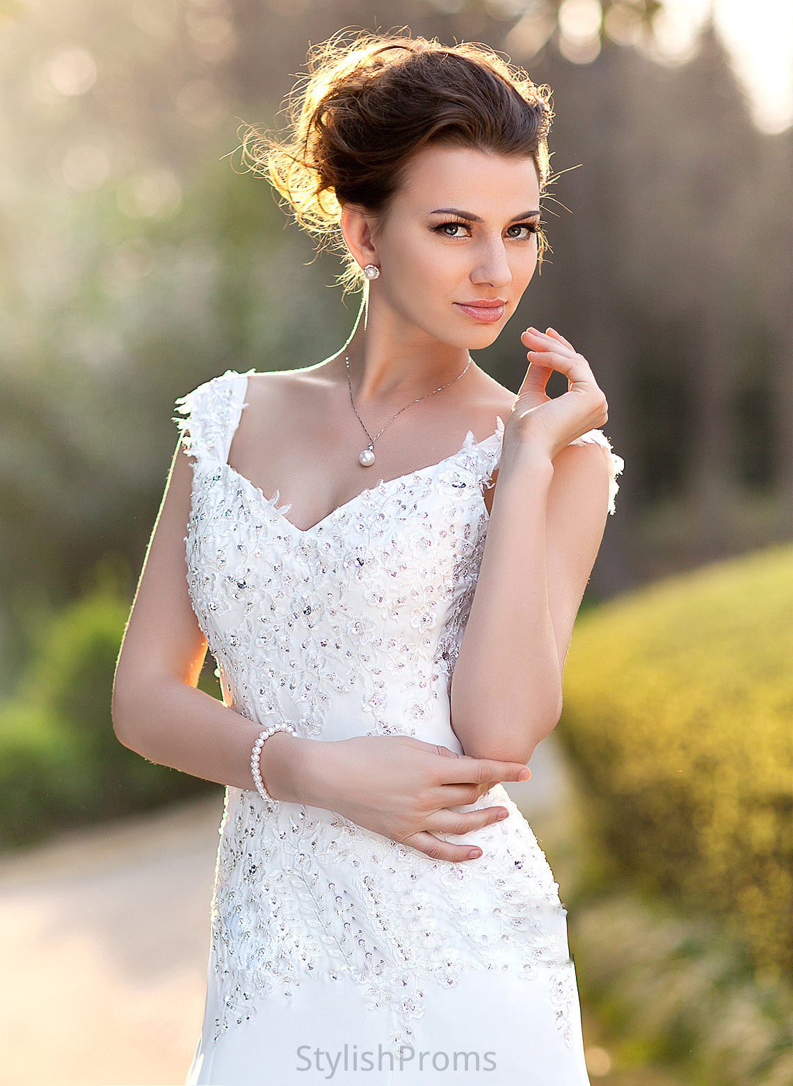 Wedding Court With A-Line Beading Train Sequins Dress Lace Regan Chiffon Wedding Dresses V-neck