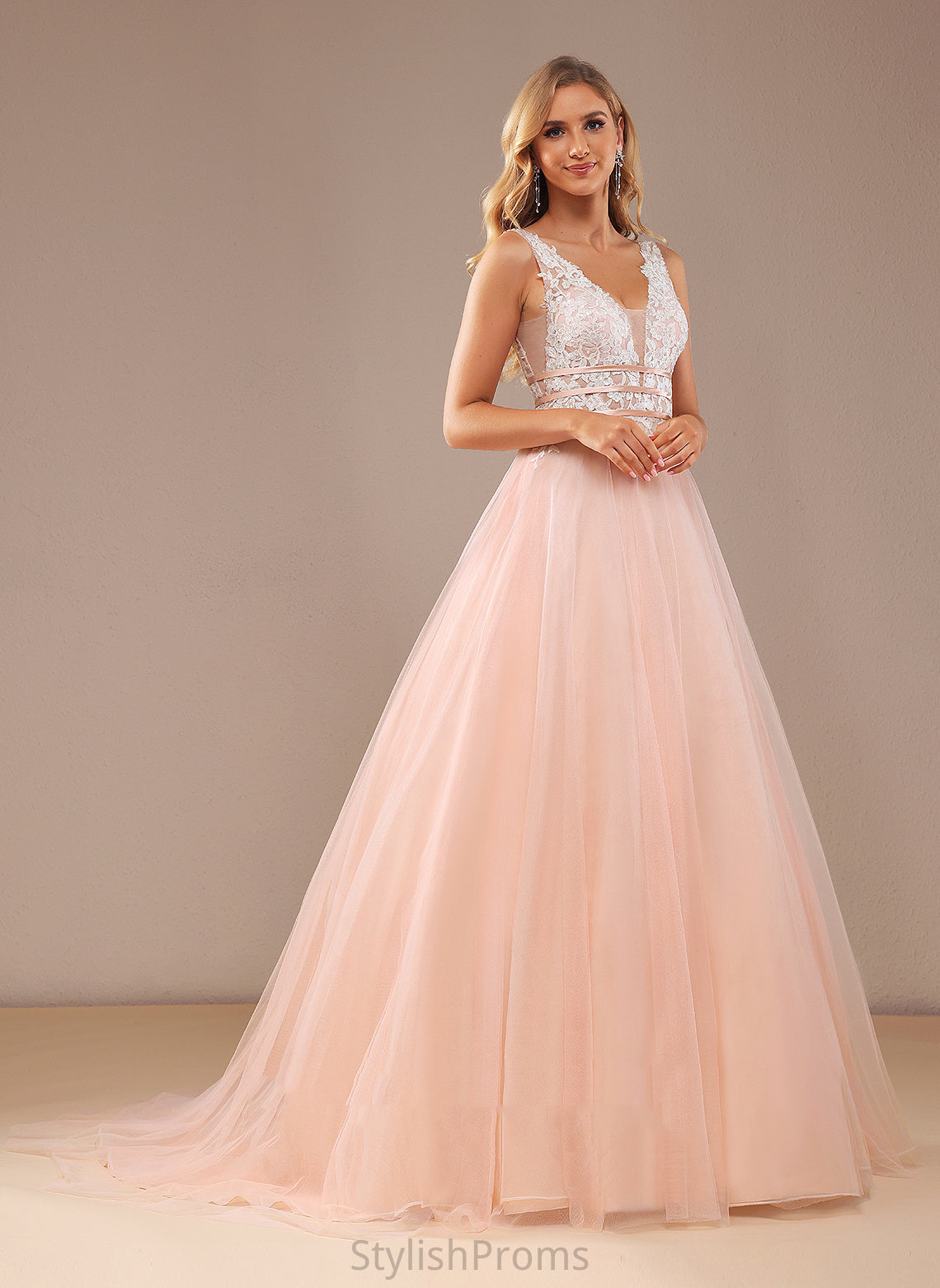 Ball-Gown/Princess V-neck Wedding Dresses Tulle Court Dress Train With Sequins Elianna Lace Lace Wedding