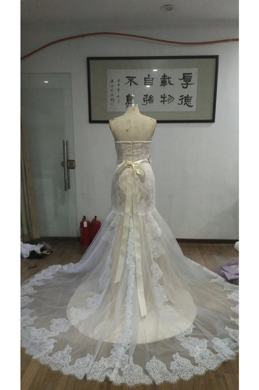 Elegant Mermaid Sleeveless Lace Sweetheart Strapless Appliques Wedding Dress With Court Train