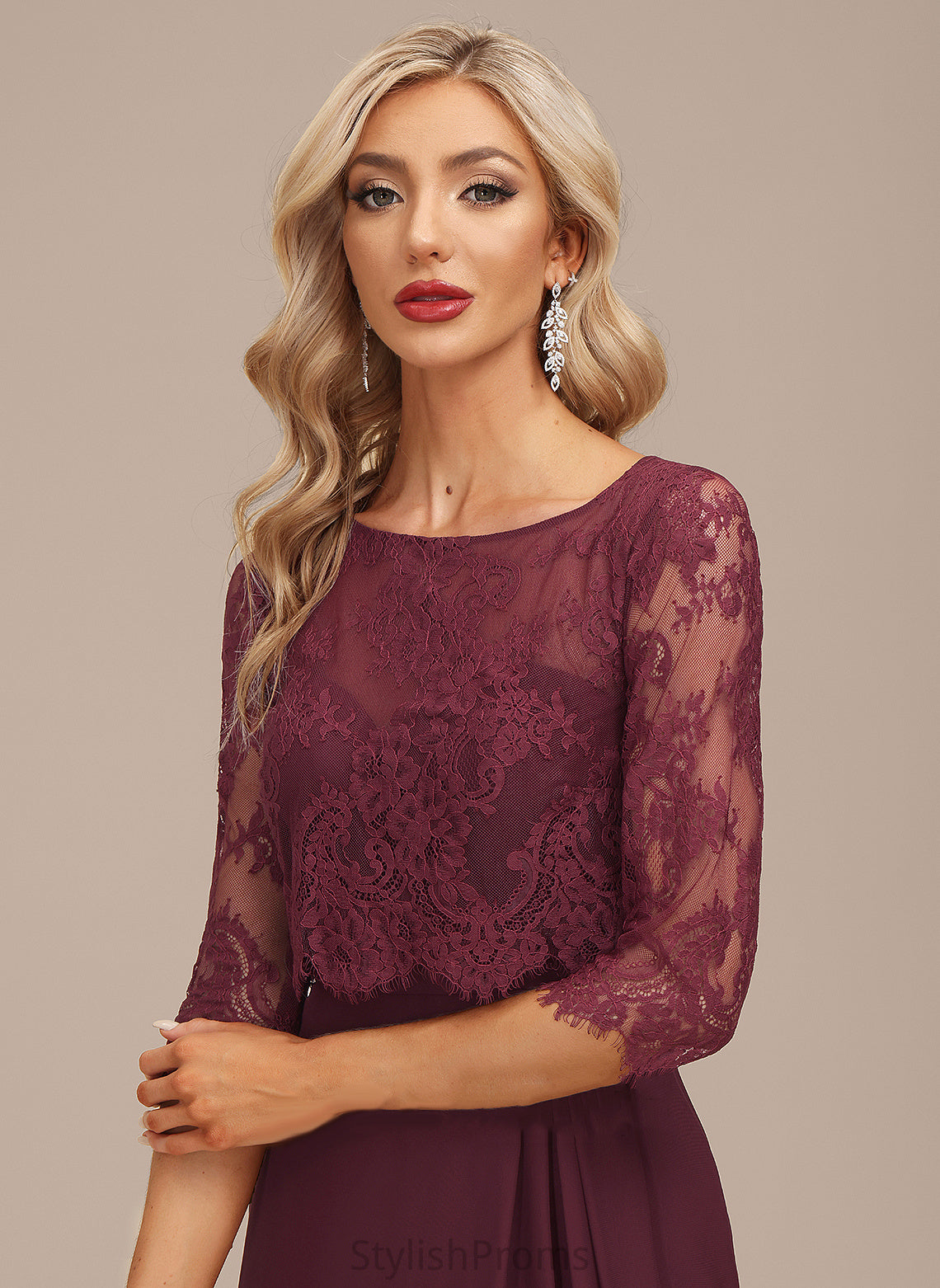 Cocktail Dresses Scoop Jaqueline With Knee-Length Ruffle Neck Chiffon Cocktail Lace Sheath/Column Dress