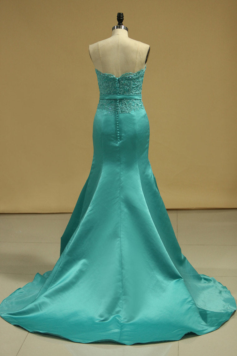 2024 Mermaid Strapless With Applique And Sash Prom Dresses Satin