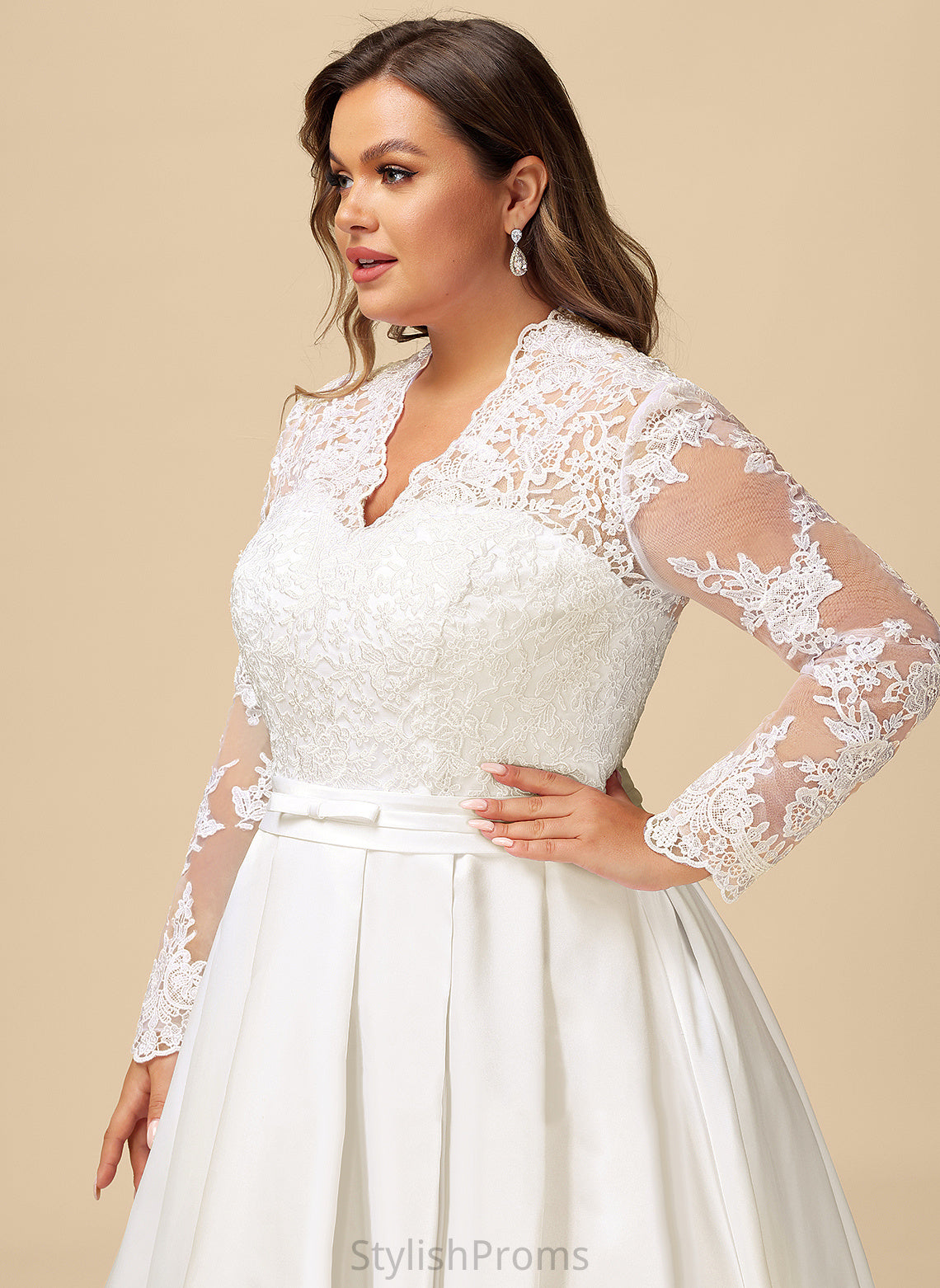 Dress Bow(s) Satin Court Train V-neck With Wedding Dresses Wedding Ball-Gown/Princess Lace Lorelai