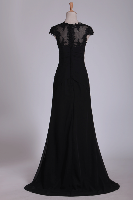 2024 Black Evening Dresses V Neck Mermaid With Applique Sweep Train Chiffon